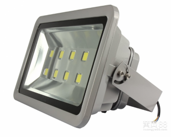 高效广场照明新选择 大功率300W/400W LED投光灯覆盖宽广照射面积